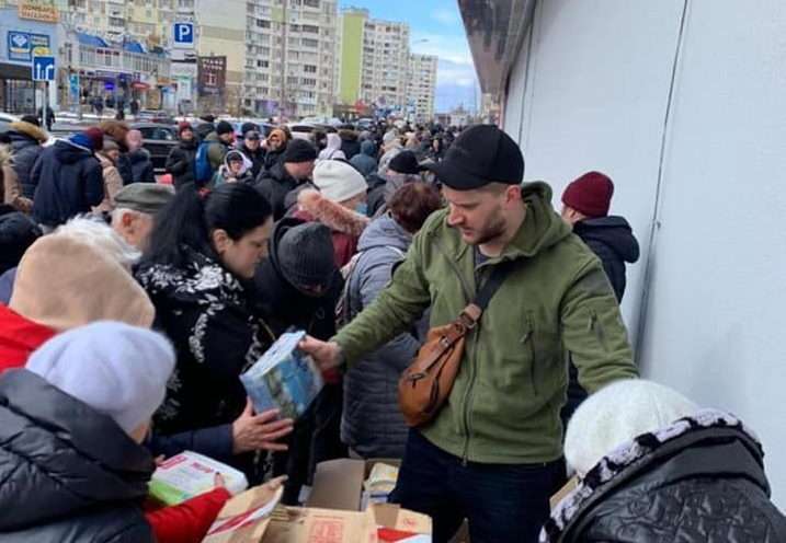 Spenden verteilen in Kiew